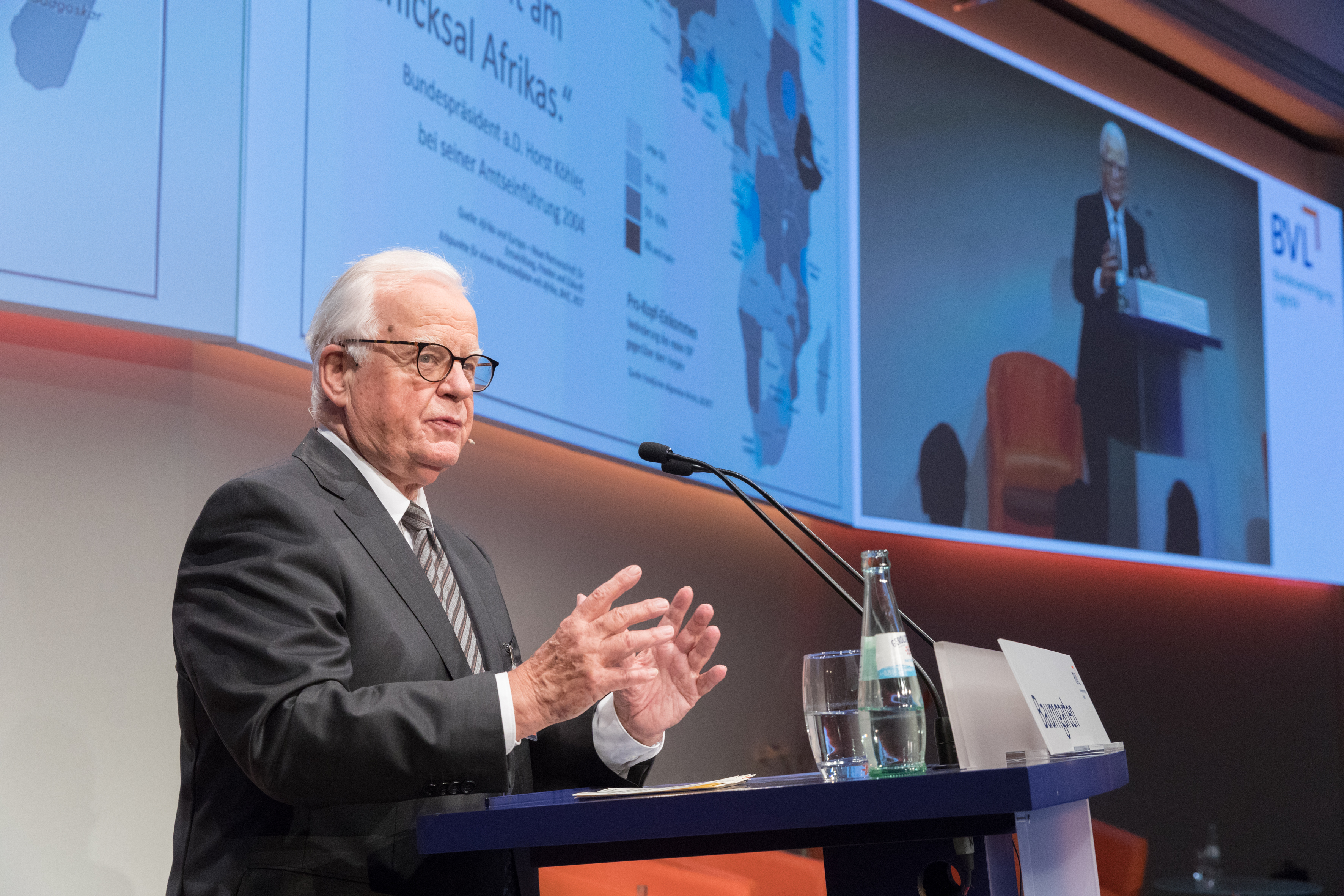 Prof. Helmut Baumgarten moderated the discussion session, whose participants included Prof. Klaus-Michael Kühne, Dr. Stefan Oswald, Martin Olsen and Dr.-Ing. Martin Keßler.