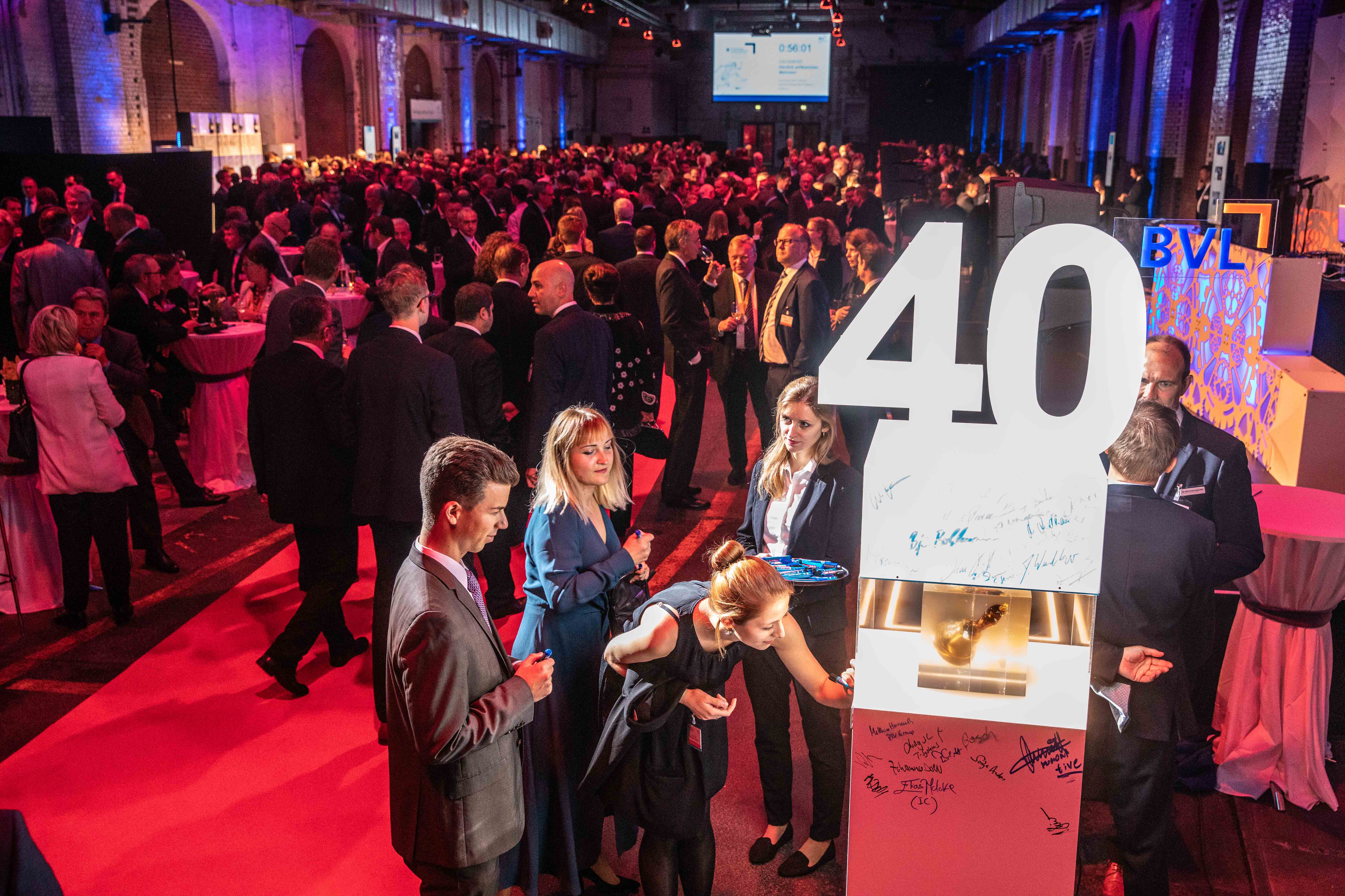 The shining “40” was the eyecatcher in the Gala area, which was reserved for the big birthday of the association.