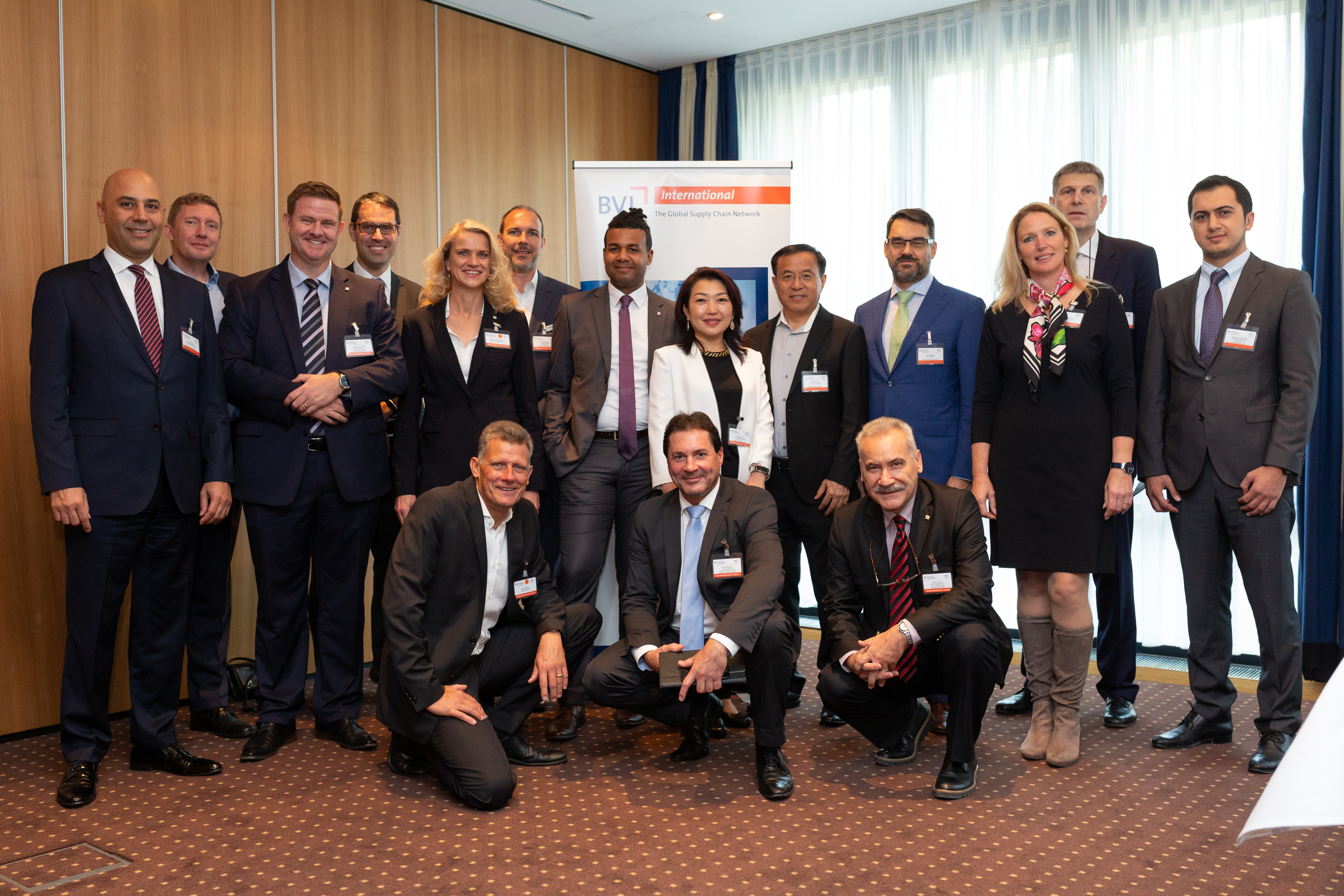 Treffen der internationalen Chairpersons mit Ehrung des langjährigen Sprechers Prof. Dianjun Fang (6. von rechts)