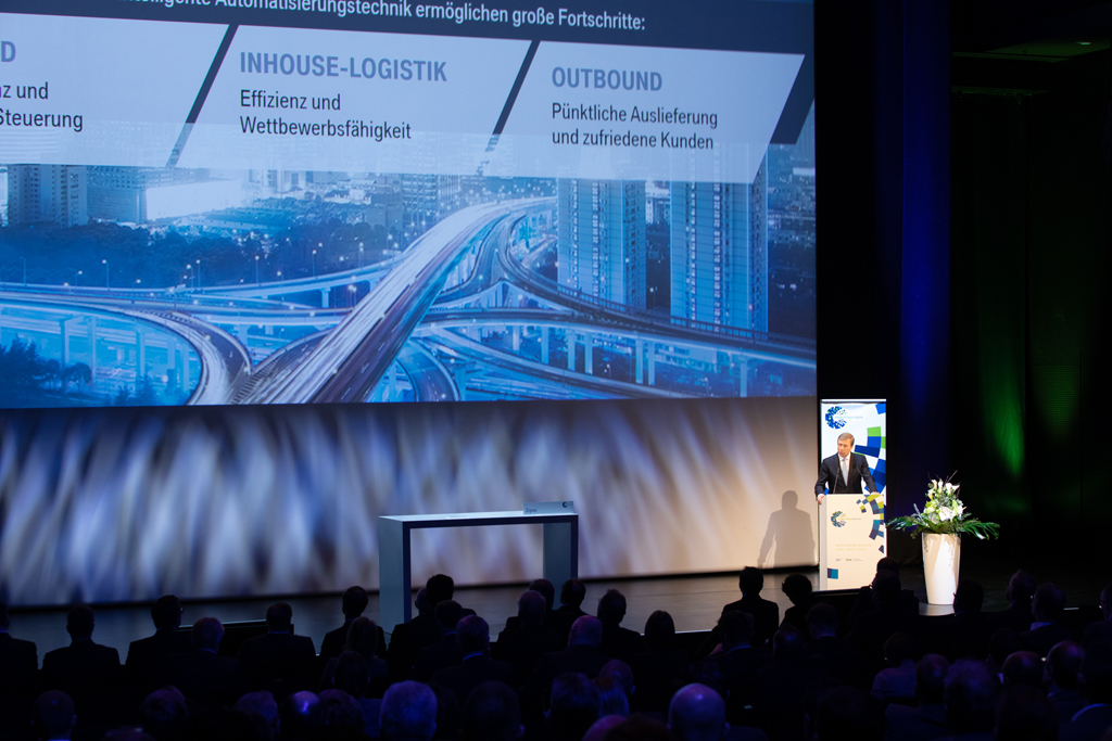 Host Oliver Zipse, CEO of BMW, during his keynote before the plenary session of the Forum Automotive Logistics