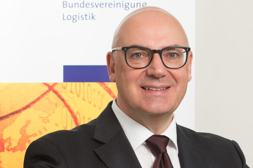 Prof. Dr.-Ing. Raimund Klinkner mit dem Bundesverdienstkreuz am Bande geehrt