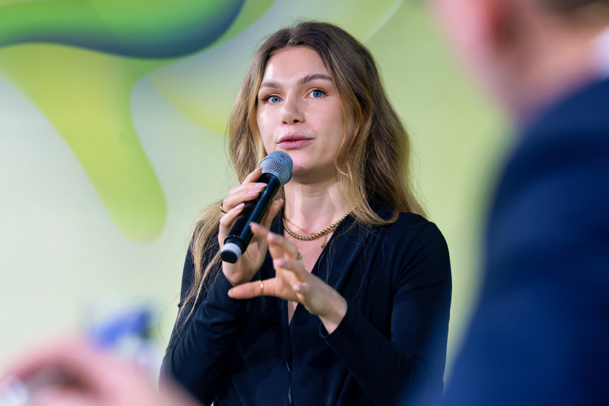 Leonie Althaus von Traide AI gewinnt neuen Start-up Award powered by BLG Logistics auf der BVL Supply Chain CX 